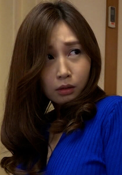 お母さんの元彼なんか見たくない!母への愛を口にする息子は激しくキスを貪り、戸惑いながらも息子の愛を受け入れていき、貪るように舐め合い、抱き合い母と息子の背徳行為はエスカレートし中出し交尾となる!