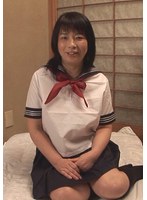 ぽっちゃり豊満ボディでも現役バリに着こなす少しマニアックなコスプレ！皆に見られながらの新感覚セックスでは放心状態になるまでイキまくり！